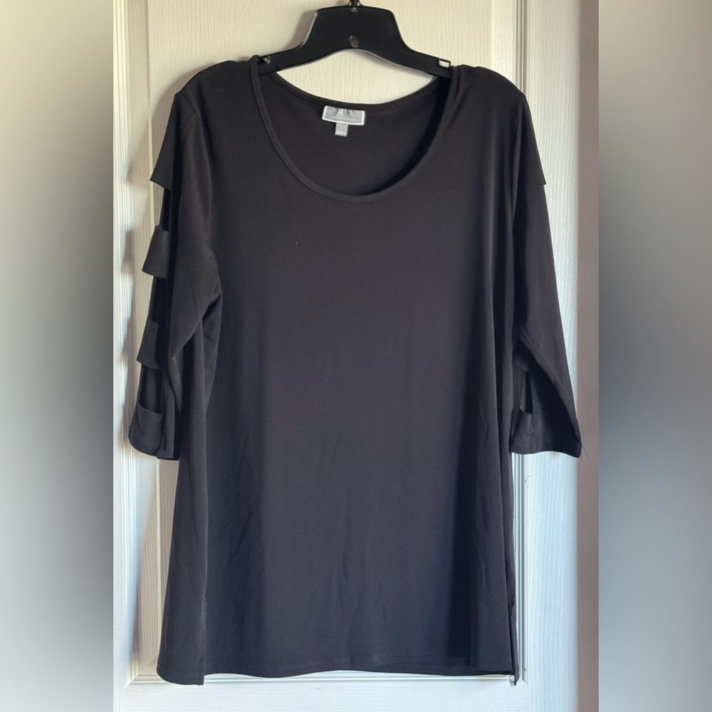 Macy’s JM Collection Black Top L